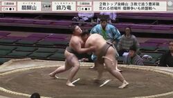 大相撲で強烈な左フックが炸裂…“エグすぎる張り手”を食らった力士がフラフラに「大丈夫か」館内どよめき