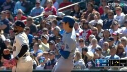 大谷翔平は一体、何が気に入らないんだ…！？ ヒット後の“意味深ジェスチャー”にファン騒然 「普通に恐ろしい」「ホームランへの微調整？」