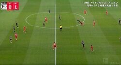 強すぎだろ！ 堂安律、ドイツ代表MFを“片手ブロック”→ぶん投げて吹っ飛ばす「ヤバいなw」 “ゴリゴリ”の強靭フィジカルにファン驚愕