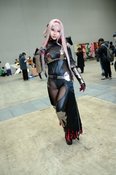 NIKKE』黒紅蓮コスプレの決め手は「下まつ毛を意識してメイク