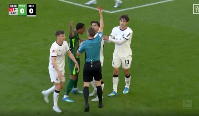 大乱闘が勃発！ 高井幸大＆町野修斗に“まさかの展開”「何があった？」「これはアカン」試合終盤に両チーム一気にヒートアップ…スタジアム騒然 2枚目