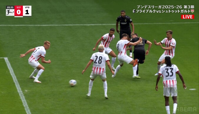 背中に目が付いてる？ オシャレすぎる“超絶ヒール弾”に騒然！「あの体勢であのコースは予想外」「素晴らしいテクニック」敵５人を翻弄したゴラッソ 3枚目