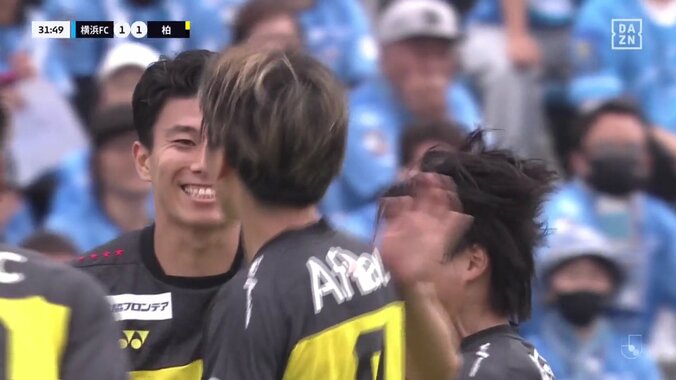 「ハーランドやん」日本代表“次世代エース候補”がパワフルゴラッソ！「身体能力お化け」「バケモンシュート」圧巻アクロバティックボレー炸裂の瞬間 3枚目