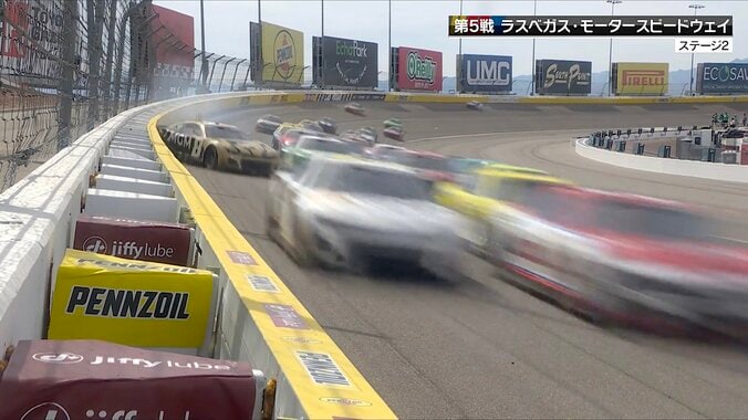 【写真・画像】ホイールとタイヤが分離!? ストックカーの強い衝撃のクラッシュにファンも驚愕「割れちゃってる！」　1枚目