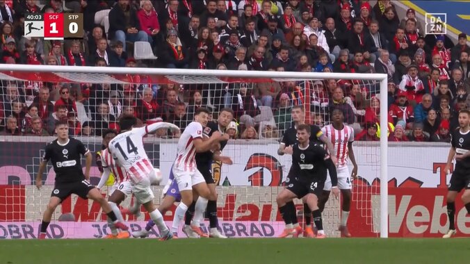 【映像】スペースを射抜く豪快ボレー