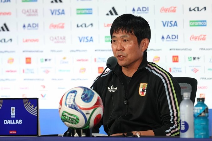 前日会見に臨んだ森保監督。（C）Getty Images