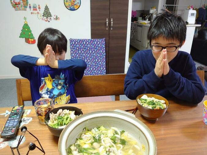  山田花子、夕食のメニューを巡って息子達が揉めるも「手抜き料理ってバレないお鍋最高よね」  1枚目