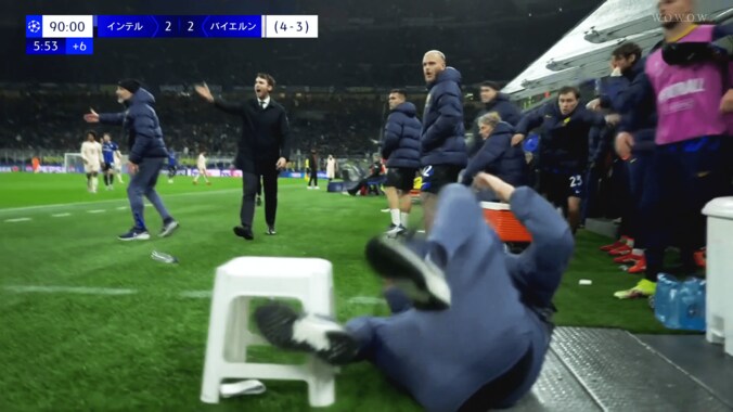 【写真・画像】「きたねぇぞリュディガー！」悪質な“膝蹴りアフターファウル”にSNS大荒れ「極悪やろ」「UFCかよ」「どんだけ削りたいねん」　1枚目