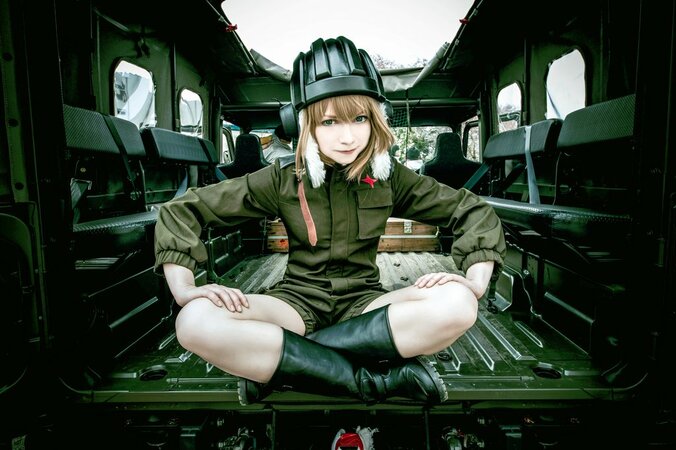 美しすぎるロシア人コスプレイヤーがメイド喫茶オープン　開店資金集めの秘策を紹介 1枚目