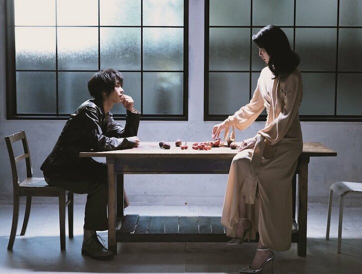 戸田恵梨香&中村倫也が表紙の『プラスアクト』発売同日に重版決定