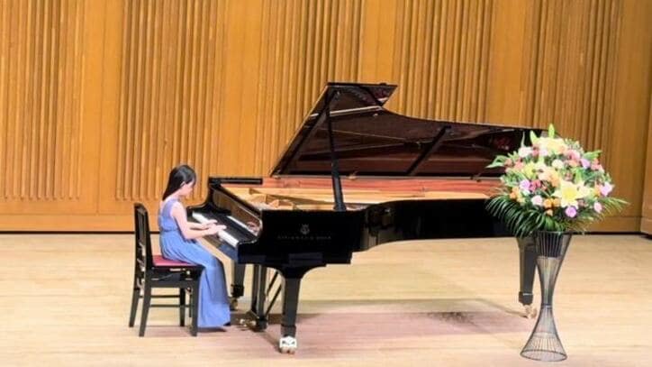 エハラマサヒロの妻、ピアノの発表会で娘が着用したドレス「かなり大人っぽくて」 