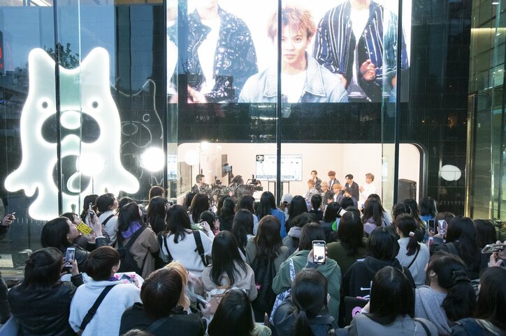 AbemaTV公開スタジオ『UDAGAWA BASE』がオープン！ 初日祝いにFANTASTICSが登場