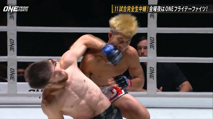 ゴングと同時に“ぐにゃり”の衝撃失神KO コーナーに吹っ飛び、ロープに眠る劇的決着に「ブザービーターだ！」「気持ちい～！」実況は“素”のリアクション