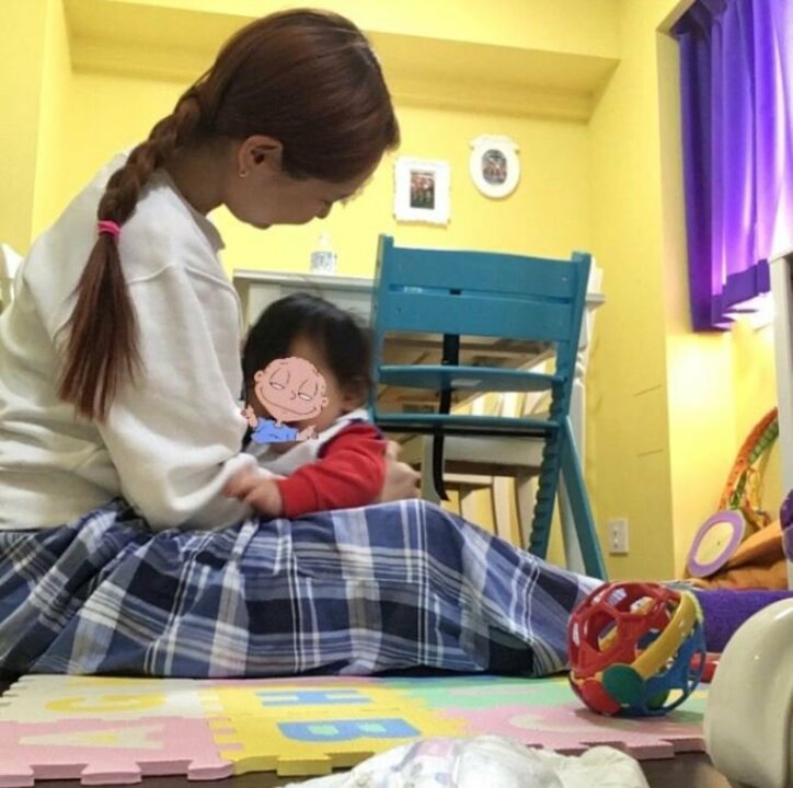 ぺこ、甘え方がかわいい8か月の息子「毎日たくさんの癒しをありがとう」