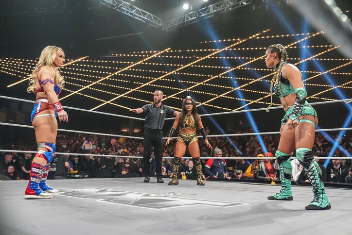 【映像】2人まとめて…“超筋肉”小柄女子、前代未聞のパワームーブ