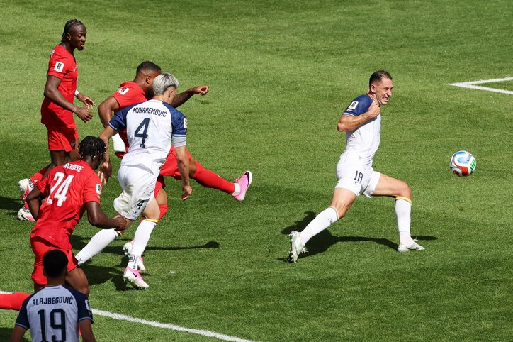 反転から右足を振り抜くラリン。(C)Getty Images