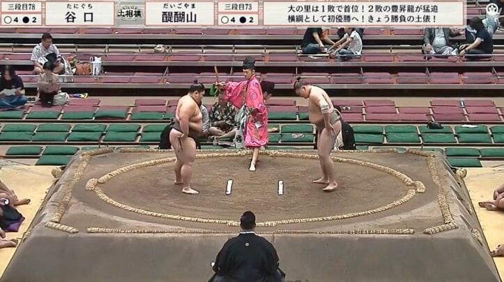 【写真・画像】大相撲の客席に響く“異様”な声援に批判殺到「落ち着け」「悲鳴に聞こえる」「好きな気持ちはわかるけど…」マナー遵守を考えされる事案に困惑の声 1枚目