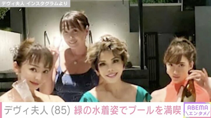 【写真・画像】“夫婦の水着姿が話題” 高橋英樹（81）、妻・美恵子さん（77）と顔を寄せ合う姿公開し「ラブラブデート＋家族でお散歩 ステキです」などの反響　1枚目