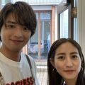 白洲迅＆堀田茜、“財布忘れちゃってごめんね”ショットにファン「カッコいいのに天然なところ、本当に最高」