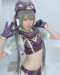 えなこが「遊☆戯☆王」カードを完全再現！美ウエスト際立つへそ出しコスに「実写版カード制作希望」の声