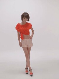 釈由美子、へそ出しくびれの“美ボディ”披露に「細い！！」「いくつになっても綺麗」の声