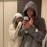 しゅんまや夫妻、お揃いのルームウェアでの歯磨き姿に称賛の声「ペアルックは神」「理想の夫婦過ぎ」