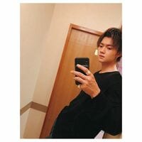 「イケメンすぎません？」「前髪上げてるの最高」佐野勇斗、自撮り添えた近況報告に反響