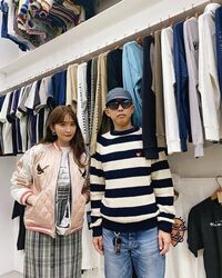 「ピンクはいつも可愛い」小嶋陽菜、『HUMAN MADE』ジャケット姿でNIGOとの2ショット披露