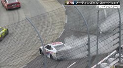 驚異の3輪走行！？米レースで“あり得ないミス”が物議 「締め方が悪かったんじゃ…」放送席も苦言