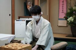 藤井聡太王将VS羽生善治九段 注目の第1局対局再開 先勝を手にするのはどっちだ？／将棋・王将戦七番勝負