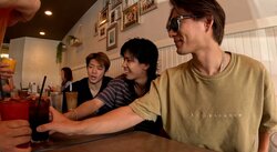 岸優太、ピチピチタンクトップ姿でTikTokでバズリ中のダンスを猛練習！