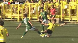 「イエローが妥当」「この基準で行くんか」柏DFの“一発レッド・タックル”に意見様々「ボールに行った後の足ですからね」プロも困惑