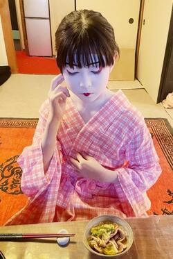  市川團十郎、舞台化粧をした娘・麗禾ちゃんの姿​​「麻央さんにそっくり」「綺麗で色っぽくて素敵」の声 