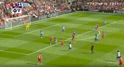 「忍者かよ！」「速すぎて見えねえ…」リバプール遠藤航が超高速“怪物級プレス”→ボールを奪取した瞬間　天才的な予測能力にスタジアム騒然