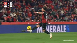 三笘かよ！ジャガー浅野拓磨の連続超技に世界が注目「信じられないプレー」超吸着トラップ＆相手棒立ちの圧巻股抜きにSNS話題沸騰