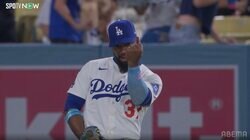 ド軍主砲が汚名返上！ テオスカー、“微妙すぎる”超好捕→ビデオ検証で本人＆ロバーツ監督も思わず笑顔