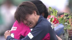 「他サポだけど泣いた」「真司もこの曲で…」香川真司は笑顔で送り出し...海外挑戦のC大阪・北野颯太、チームメイト大号泣の退団セレモニーにファン涙腺崩壊