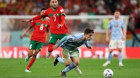 新生スペイン代表の象徴・18歳ガビは闘争心むき出しファイター！頭からボールに突っ込む“ロケット頭突きパス”にファン「すげー気迫」と驚愕