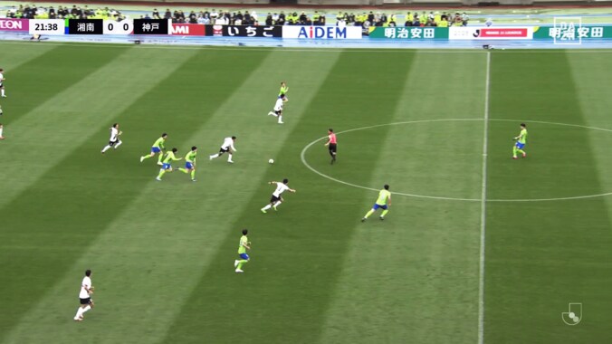 衝撃の60m独走！ 神戸電撃移籍FWの“爆速ドリブル”にファン驚愕「エリキえぐいって」「大迫とは別のエンジン」「さすがに声が出たわ」解説陣も唸った華麗かつ鋭い突破の瞬間 3枚目