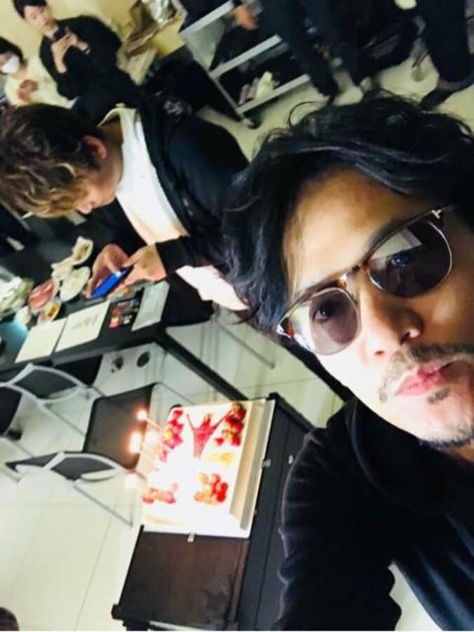 稲垣吾郎、香取慎吾の誕生日を祝福「吾郎ちゃんも写真撮りなよ～」に自撮り 1枚目