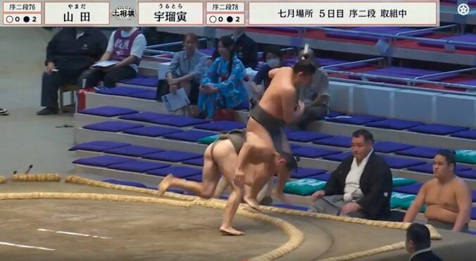 “技巧派”小兵力士が8連続の珍手封印で「勝った」 予想外の展開に「いつ以来?」「機敏」相撲ファン熱視線 2枚目