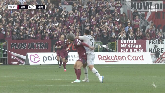 【映像】大迫勇也に強烈過ぎる肘打ち