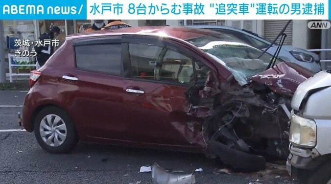 フロント部分が大きく破損した車