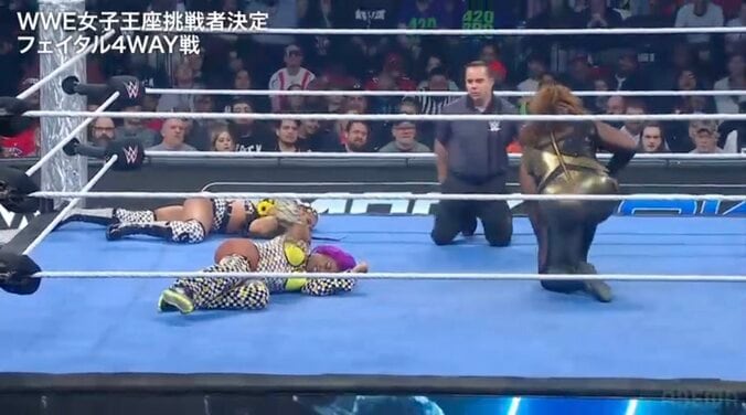 投げられたナオミとビアンカは悶絶