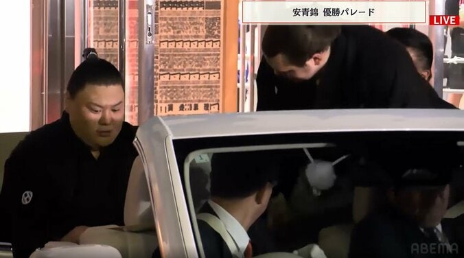 安青錦は淡々と席を移動