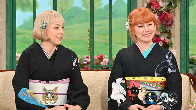 「すごーくかわいい」PUFFY、“猫耳”帯に猫帯揚げ…ポップな猫モチーフの黒着物姿を披露「全部猫なんです」 4枚目