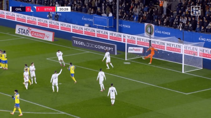 「GKめちゃくちゃキレてる…」日本人MFの“ど真ん中ふんわりPK”にファン驚愕！「どんなメンタルよ」「パネンカは尊敬する」 3枚目