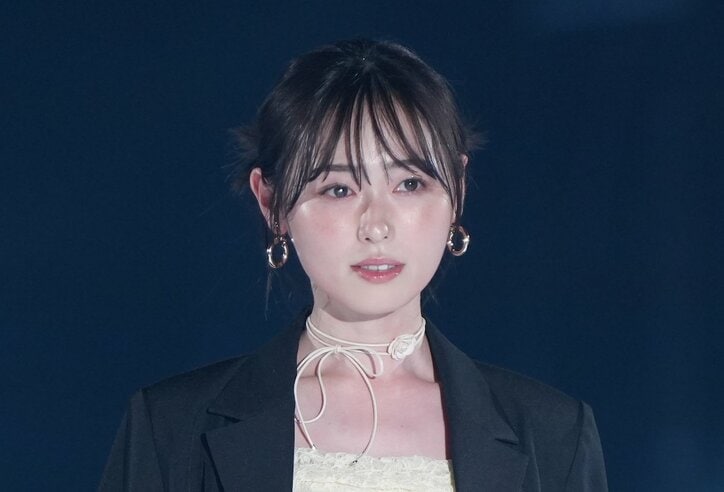 【写真・画像】「美人すぎ」福原遥、大人っぽコーデで魅せた艶肌に注目集まる「肌が本当に綺麗」　1枚目