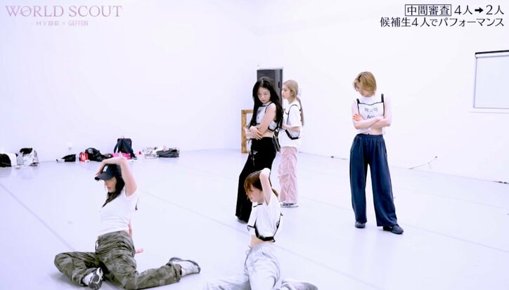 可愛すぎる15歳練習生、脚を180度に開き…大胆開脚の大技に苦戦