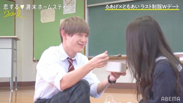 ともや、あいりを「あ～ん」で翻弄！制服デートでイチャイチャ炸裂『恋ステ』